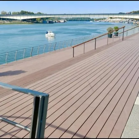 Na Vodi - Waterfront Iris * Bělehrad